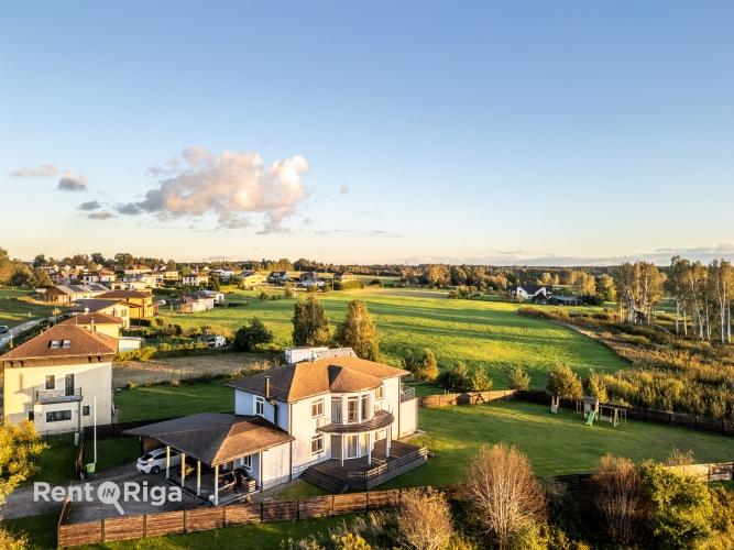 Sludinājumi. Ekskluzīva māja ar lielisku atrašanās vietu  iespēja baudīt skaistākos saulrietus un saullēktus Cena: 325000 EUR Foto #2