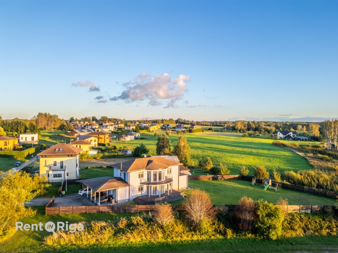 Sludinājumi. Ekskluzīva māja ar lielisku atrašanās vietu  iespēja baudīt skaistākos saulrietus un saullēktus Cena: 325000 EUR Foto #3