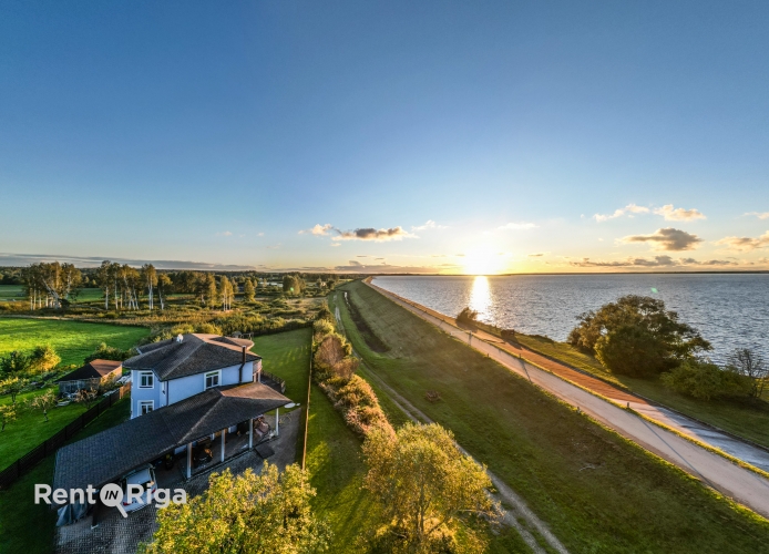 Sludinājumi. Ekskluzīva māja ar lielisku atrašanās vietu  iespēja baudīt skaistākos saulrietus un saullēktus Cena: 325000 EUR Foto #6