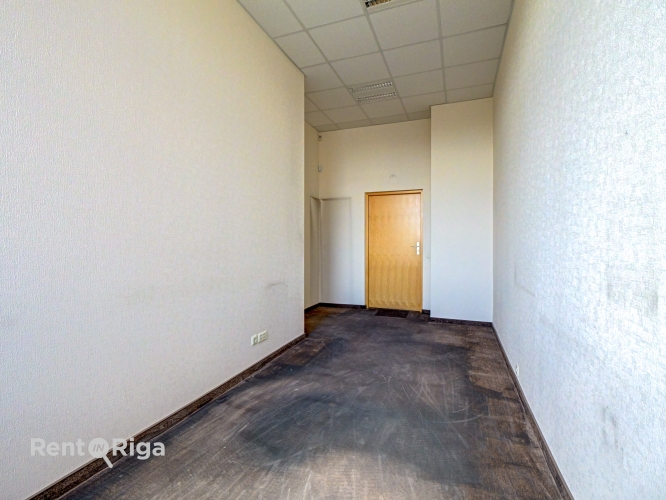 Sludinājumi. Kvalitatīvs, kompakta izmēra birojs renovētā ēkā  Ganību dambī 24D.  Birojs atrodas ēkas 3. stāvā, Cena: 220 EUR/mēn Foto #8
