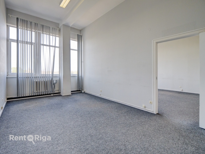 Sludinājumi. Kvalitatīvs, kompakta izmēra birojs renovētā ēkā  Ganību dambī 24D.  Birojs atrodas ēkas 4. stāvā, Cena: 330 EUR/mēn Foto #8