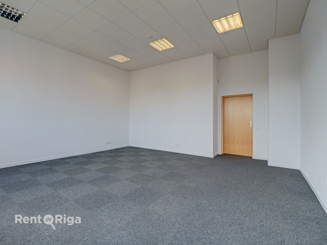 Sludinājumi. Kvalitatīvs, kompakta izmēra birojs renovētā ēkā  Ganību dambī 24D.  Birojs atrodas ēkas 5. stāvā, Cena: 214 EUR/mēn Foto #5