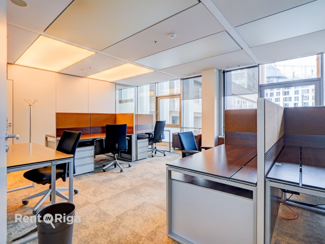 Sludinājumi. Prestižs, uzreiz pieejams un mēbelēts birojs vienā no Rīgas ievērojamākajiem biroju kompleksiem.  Cena: 3680 EUR/mēn Foto #3