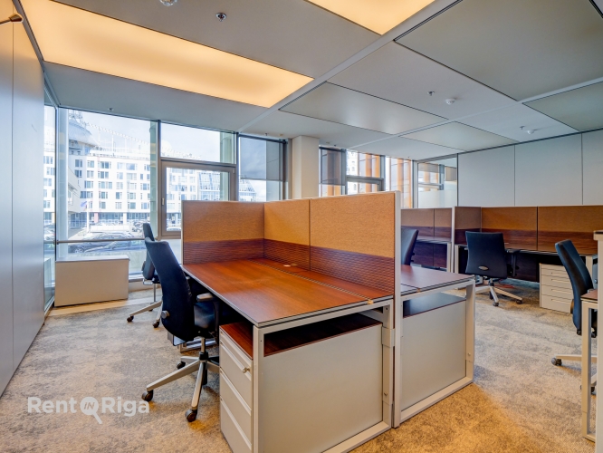 Sludinājumi. Prestižs, uzreiz pieejams un mēbelēts birojs vienā no Rīgas ievērojamākajiem biroju kompleksiem.  Cena: 3680 EUR/mēn Foto #5