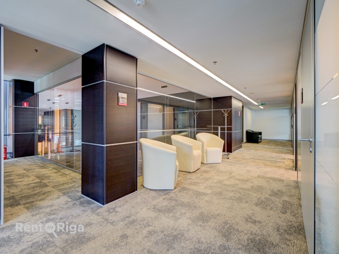 Sludinājumi. Prestižs, uzreiz pieejams un mēbelēts birojs vienā no Rīgas ievērojamākajiem biroju kompleksiem.  Cena: 3680 EUR/mēn Foto #7