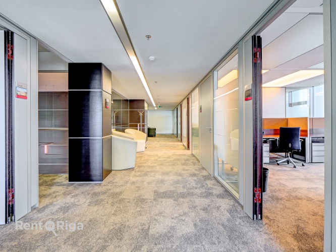 Sludinājumi. Prestižs, uzreiz pieejams un mēbelēts birojs vienā no Rīgas ievērojamākajiem biroju kompleksiem.  Cena: 3680 EUR/mēn Foto #8