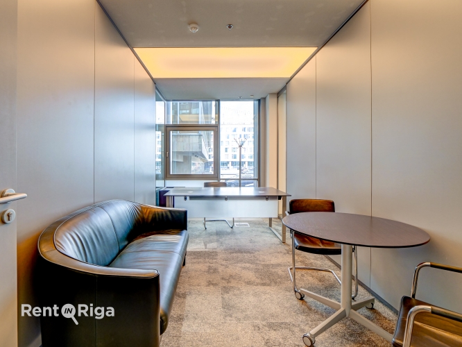 Sludinājumi. Prestižs, uzreiz pieejams un mēbelēts birojs vienā no Rīgas ievērojamākajiem biroju kompleksiem.  Cena: 3680 EUR/mēn Foto #9
