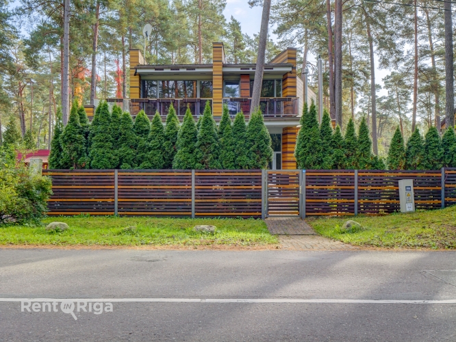 Объявление. Продаётся красивый двухэтажный частный дом у моря.  Эксклюзивная возможность приобрести дом в Цена: 349000 EUR Foto #1