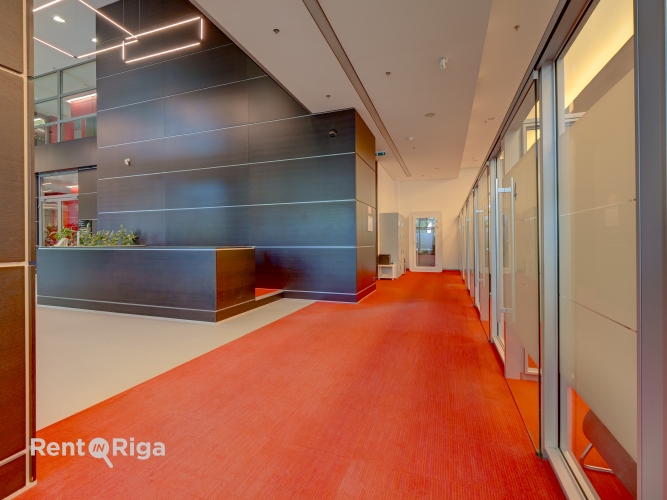 Sludinājumi. Telpas pie galvenās ieejas  elastīgs risinājums jūsu biznesam!  + 1. stāvs, tieši pie galvenās Cena: 2200 EUR/mēn Foto #4