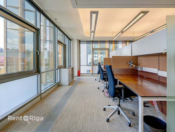 Объявление. Престижный, сразу доступный, полностью меблированный офис в одном из самых заметных офисных Цена: 8256 EUR/мес. Foto #1