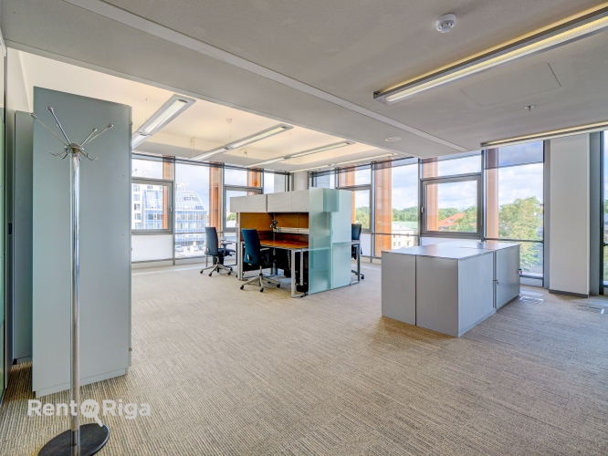 Объявление. Престижный, сразу доступный, полностью меблированный офис в одном из самых заметных офисных Цена: 8256 EUR/мес. Foto #2