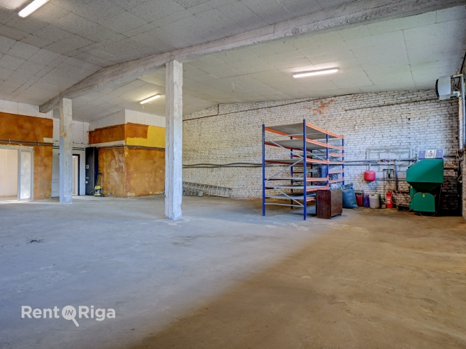 Sludinājumi. Izīrē apkurināmas telpas ar rampu un ofisu!  Telpas piemērotas: + Darbnīcai + Noliktavai + Cena: 900 EUR/mēn Foto #2