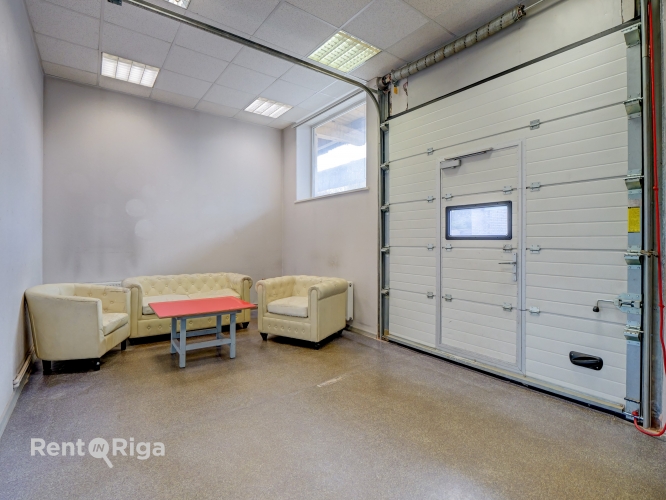 Sludinājumi. Izīrē apkurināmas telpas ar rampu un ofisu!  Telpas piemērotas: + Darbnīcai + Noliktavai + Cena: 900 EUR/mēn Foto #4