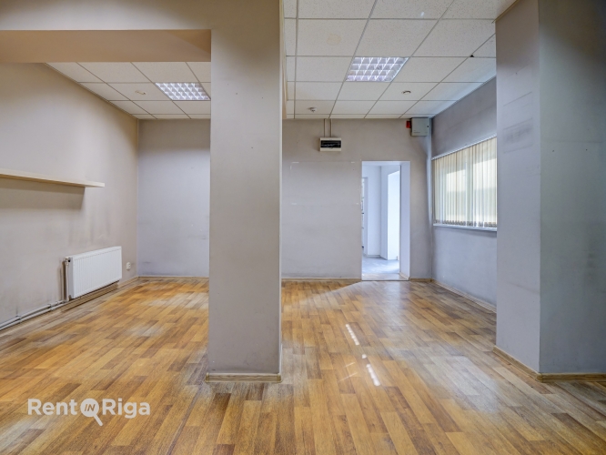 Sludinājumi. Izīrē apkurināmas telpas ar rampu un ofisu!  Telpas piemērotas: + Darbnīcai + Noliktavai + Cena: 900 EUR/mēn Foto #6