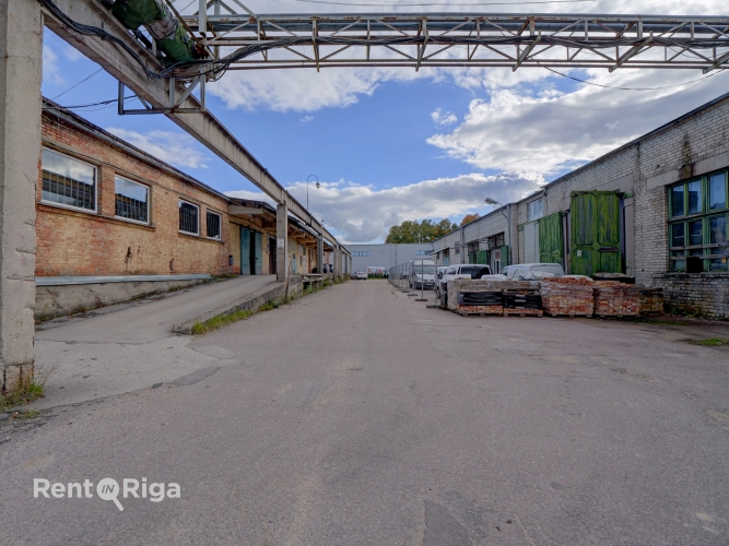 Sludinājumi. Izīrē apkurināmas telpas ar rampu un ofisu!  Telpas piemērotas: + Darbnīcai + Noliktavai + Cena: 900 EUR/mēn Foto #9