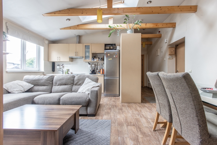 Sludinājumi. Pārdod gaišu un mājīgu 3 istabu dzīvokli Āgenskalnā!  Īpašs un reti pieejams - plašs 3 istabu Cena: 109400 EUR Foto #1