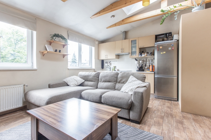 Sludinājumi. Pārdod gaišu un mājīgu 3 istabu dzīvokli Āgenskalnā!  Īpašs un reti pieejams - plašs 3 istabu Cena: 109400 EUR Foto #2