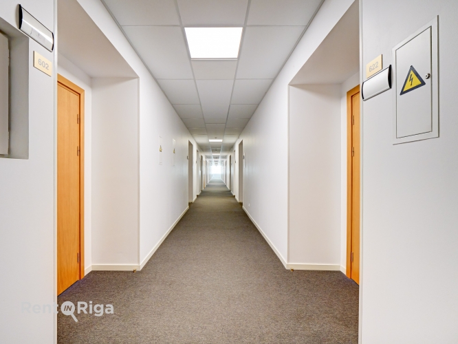 Sludinājumi. Kvalitatīvs, kompakta izmēra birojs renovētā ēkā  Ganību dambī 24D.  Birojs atrodas ēkas 6. stāvā, Cena: 575 EUR/mēn Foto #8