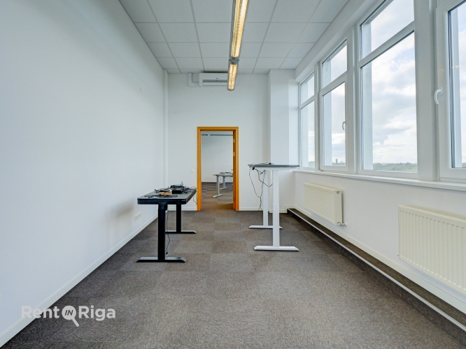 Sludinājumi. Kvalitatīvs, kompakta izmēra birojs renovētā ēkā  Ganību dambī 24D.  Birojs atrodas ēkas 6. stāvā, Cena: 575 EUR/mēn Foto #6