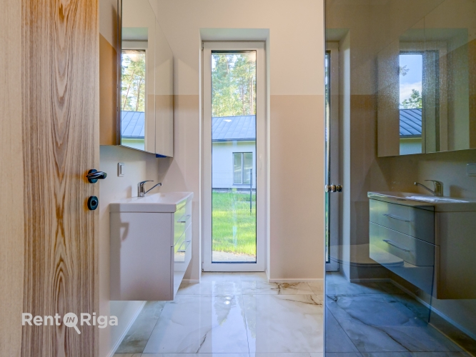 Sludinājumi. Izīrē jaunu, kvalitatīvi būvētu māju Ķekavā  klusā, meža ieskautā vietā ar visām pilsētas Cena: 1650 EUR/mēn Foto #5