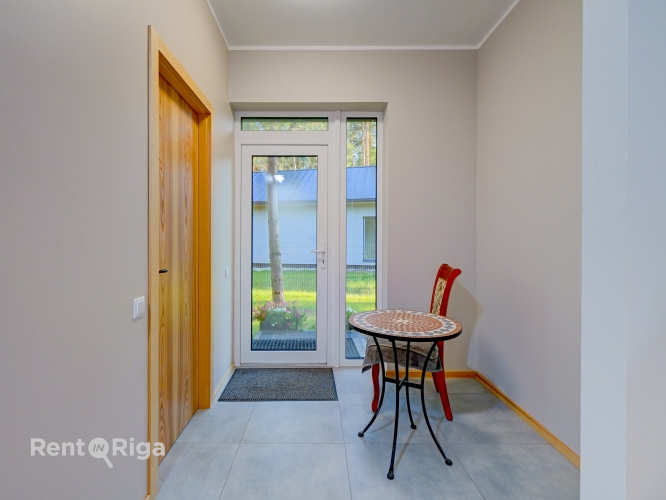 Sludinājumi. Izīrē jaunu, kvalitatīvi būvētu māju Ķekavā  klusā, meža ieskautā vietā ar visām pilsētas Cena: 1650 EUR/mēn Foto #6