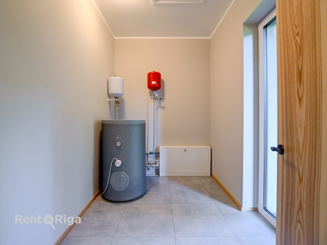 Sludinājumi. Izīrē jaunu, kvalitatīvi būvētu māju Ķekavā  klusā, meža ieskautā vietā ar visām pilsētas Cena: 1650 EUR/mēn Foto #8