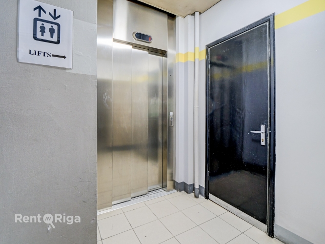 Sludinājumi. Birojs ar panorāmas skatu uz Dailes teātra skvēru.  Birojs sastāv no vienas lielas telpas 64 kvm Cena: 450 EUR/mēn Foto #3