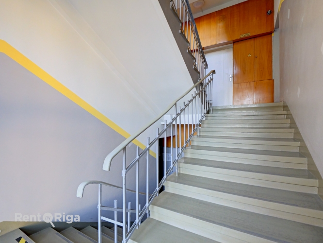 Sludinājumi. Birojs ar panorāmas skatu uz Dailes teātra skvēru.  Birojs sastāv no vienas lielas telpas 64 kvm Cena: 450 EUR/mēn Foto #4