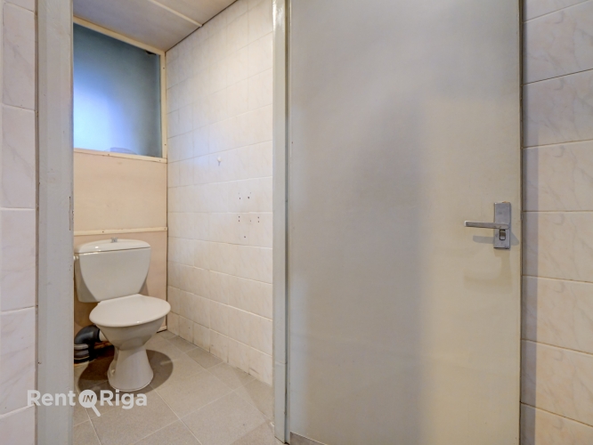 Объявление. Birojs ar skatu uz Dailes teātra skvēru.  Birojs sastāv no divām (25 + 66 kvm), no kurām lielākā ir Цена: 500 EUR/мес. Foto #9