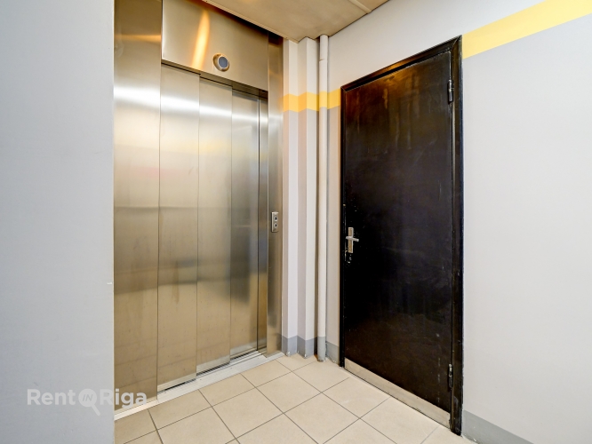 Объявление. Birojs ar skatu uz Dailes teātra skvēru.  Birojs sastāv no divām (25 + 66 kvm), no kurām lielākā ir Цена: 500 EUR/мес. Foto #3