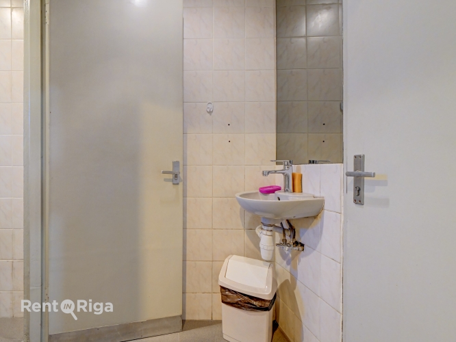 Объявление. Birojs ar skatu uz Dailes teātra skvēru.  Birojs sastāv no divām (25 + 66 kvm), no kurām lielākā ir Цена: 500 EUR/мес. Foto #8