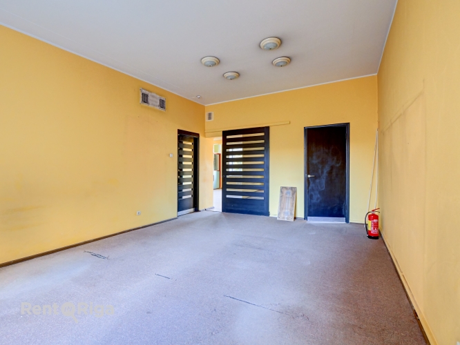 Объявление. Birojs ar skatu uz Dailes teātra skvēru.  Birojs sastāv no divām (25 + 66 kvm), no kurām lielākā ir Цена: 500 EUR/мес. Foto #7