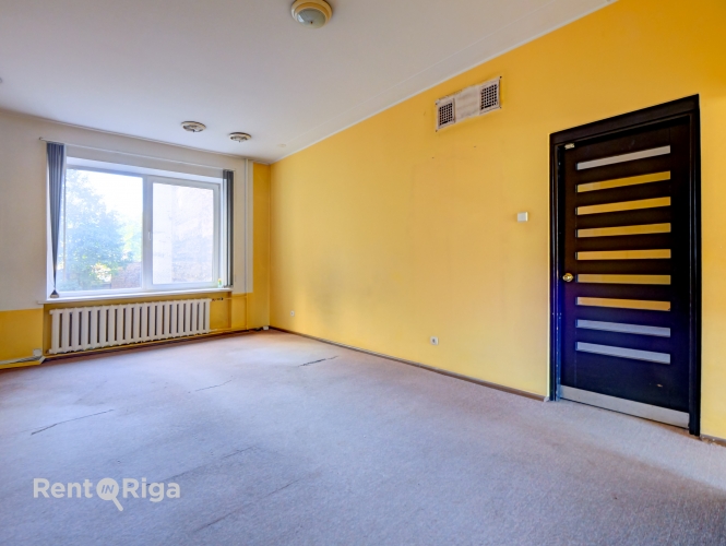 Объявление. Birojs ar skatu uz Dailes teātra skvēru.  Birojs sastāv no divām (25 + 66 kvm), no kurām lielākā ir Цена: 500 EUR/мес. Foto #6