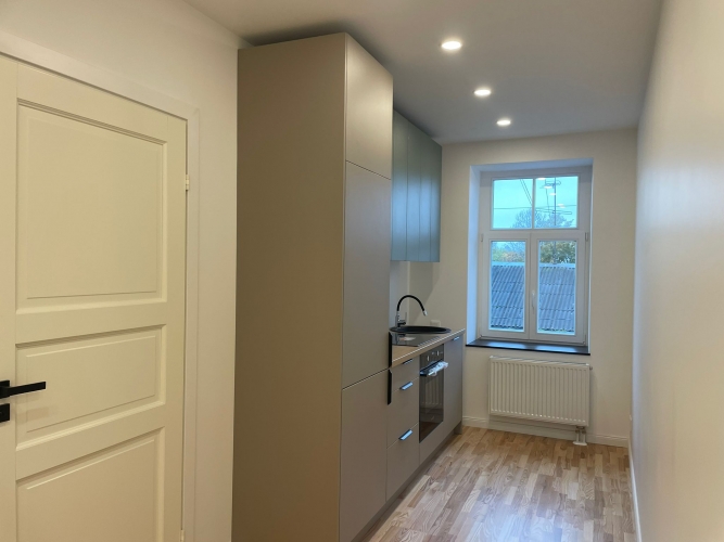 Sludinājumi. Tiek pārdots renovēts 2-istabu dzīvoklis  ar atsevišķu virtuvi.  Plānojums: atsevišķa virtuve, Cena: 103500 EUR Foto #3