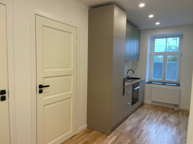 Sludinājumi. Tiek pārdots renovēts 2-istabu dzīvoklis  ar atsevišķu virtuvi.  Plānojums: atsevišķa virtuve, Cena: 103500 EUR Foto #4