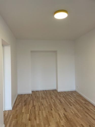 Sludinājumi. Tiek pārdots renovēts 2-istabu dzīvoklis  ar atsevišķu virtuvi.  Plānojums: atsevišķa virtuve, Cena: 103500 EUR Foto #9