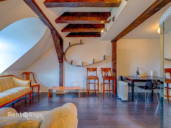 Sludinājumi. Izsmalcināts divlīmeņu dzīvoklis renovētā ēkā pašā Rīgas sirdī.   Tiešs skatu uz Brīvības Cena: 299750 EUR Foto #8