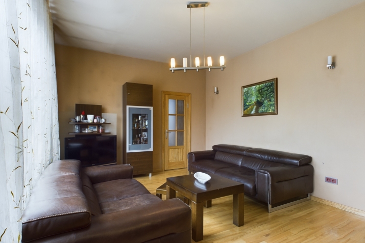 Sludinājumi. Pārdod plašu un kvalitatīvi labiekārtotu 3 istabu dzīvokli  103,6 m ar lodžiju un balkonu.  Cena: 176500 EUR Foto #3