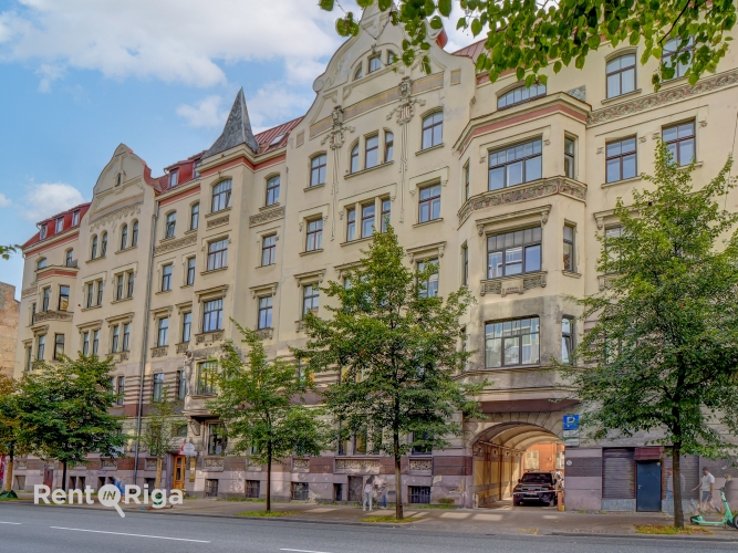 Sludinājumi. Izīrē Biroja telpas renovētā ēkā Rīgas centrā, Kr. Valdemāra ielā 20.  Piedāvājam biroja telpas Cena: 4917 EUR/mēn Foto #1