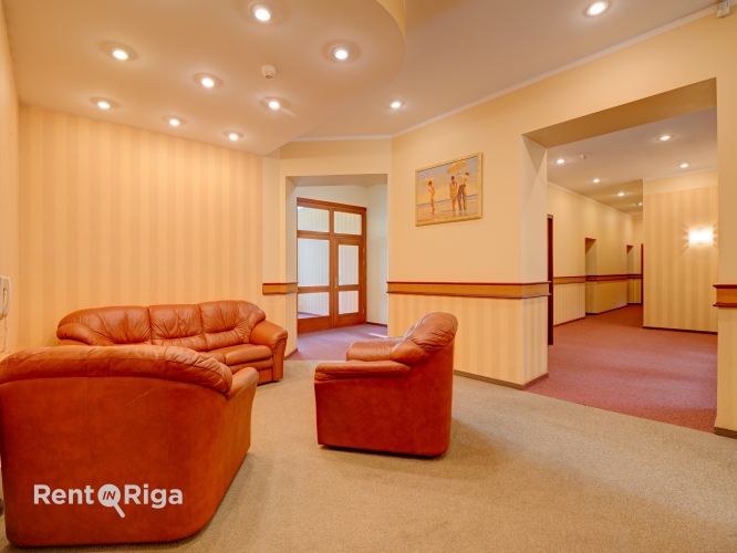 Sludinājumi. Izīrē Biroja telpas renovētā ēkā Rīgas centrā, Kr. Valdemāra ielā 20.  Piedāvājam biroja telpas Cena: 4917 EUR/mēn Foto #2