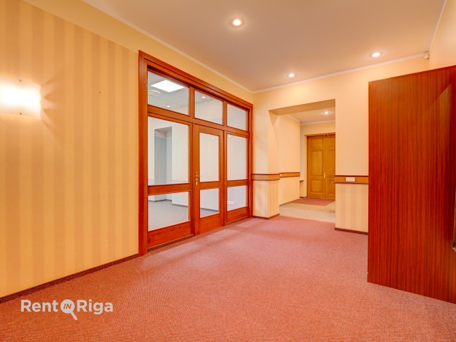 Sludinājumi. Izīrē Biroja telpas renovētā ēkā Rīgas centrā, Kr. Valdemāra ielā 20.  Piedāvājam biroja telpas Cena: 4917 EUR/mēn Foto #5