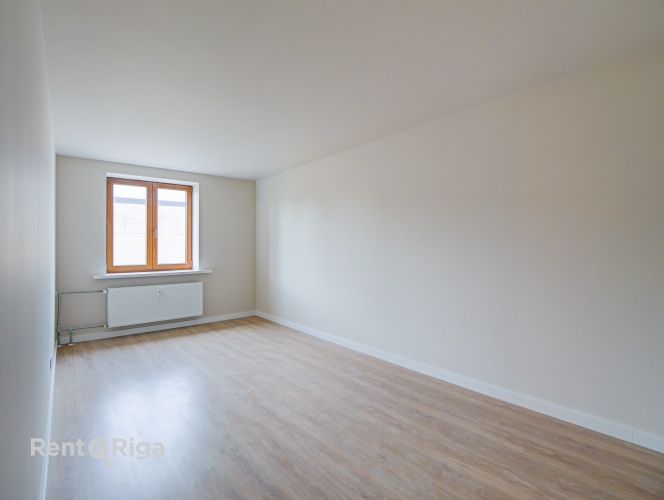 Sludinājumi. Piedāvājumā dzīvokļi Rīgas centrā. Īpašumam divas ēkas fasādes un pagalma.  Trīsistabu dzīvoklis ar Cena: 139480 EUR Foto #2