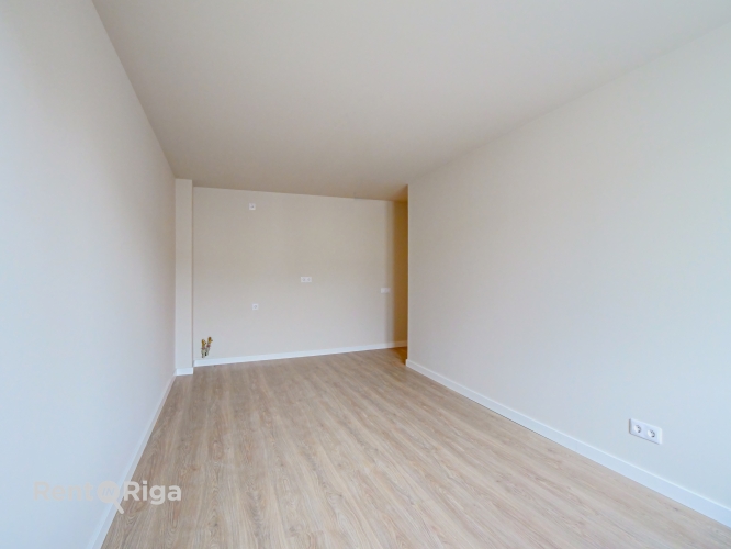 Sludinājumi. Piedāvājumā dzīvokļi Rīgas centrā. Īpašumam divas ēkas fasādes un pagalma.  Trīsistabu dzīvoklis ar Cena: 139480 EUR Foto #4