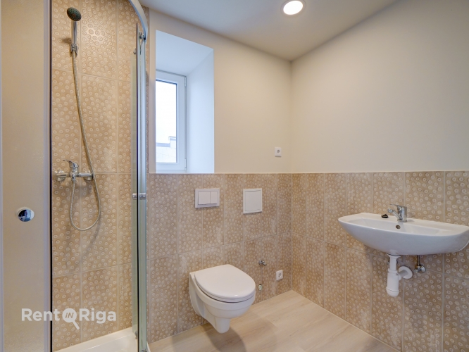 Sludinājumi. Piedāvājumā dzīvokļi Rīgas centrā. Īpašumam divas ēkas fasādes un pagalma.  Trīsistabu dzīvoklis ar Cena: 139480 EUR Foto #5