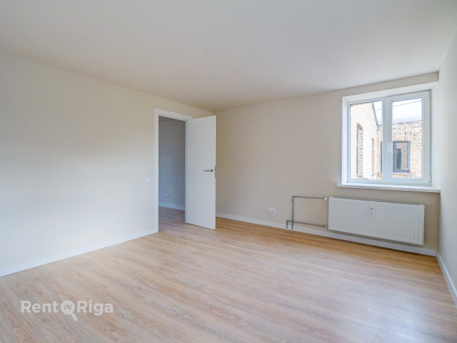 Sludinājumi. Piedāvājumā dzīvokļi Rīgas centrā. Īpašumam divas ēkas fasādes un pagalma.  Trīsistabu dzīvoklis ar Cena: 139480 EUR Foto #7