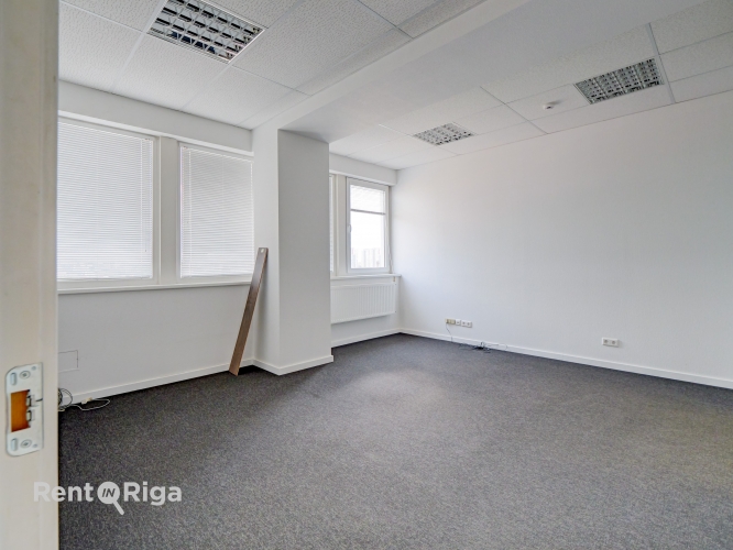 Sludinājumi. Nomai pieejams kvalitatīvs, plaša izmēra birojs renovētā ēkā - Ganību dambī 24D.  Birojs atrodas Cena: 2568 EUR/mēn Foto #7