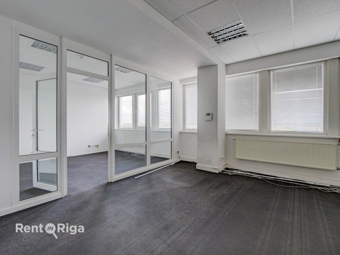 Sludinājumi. Nomai pieejams kvalitatīvs, plaša izmēra birojs renovētā ēkā - Ganību dambī 24D.  Birojs atrodas Cena: 2568 EUR/mēn Foto #9
