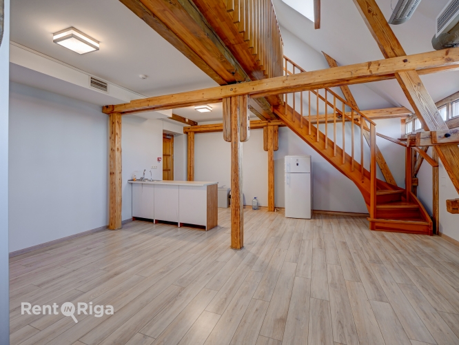 Объявление. Divu līmeņu biroja telpas prestižā vietā  Elizabetes ielā.  Šis birojs apvieno modernu dizainu ar Цена: 1309 EUR/мес. Foto #1