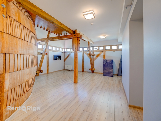 Объявление. Divu līmeņu biroja telpas prestižā vietā  Elizabetes ielā.  Šis birojs apvieno modernu dizainu ar Цена: 1309 EUR/мес. Foto #2