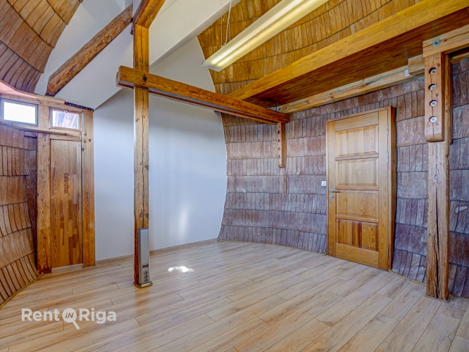 Объявление. Divu līmeņu biroja telpas prestižā vietā  Elizabetes ielā.  Šis birojs apvieno modernu dizainu ar Цена: 1309 EUR/мес. Foto #3